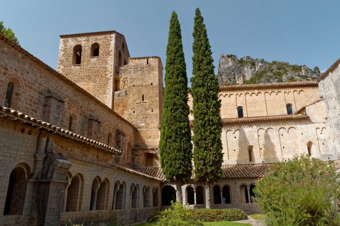 GROTTE DE CLAMOUSE & ST GUILHEM LE DESERT (GRP)